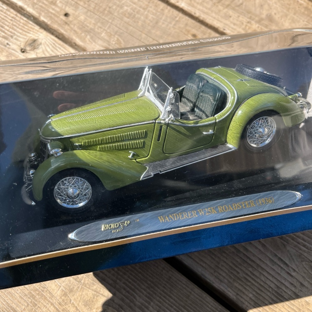 Ricko 1/18 Scale Diecast - 32108 Wanderer W25K Roadster 1936 Green
